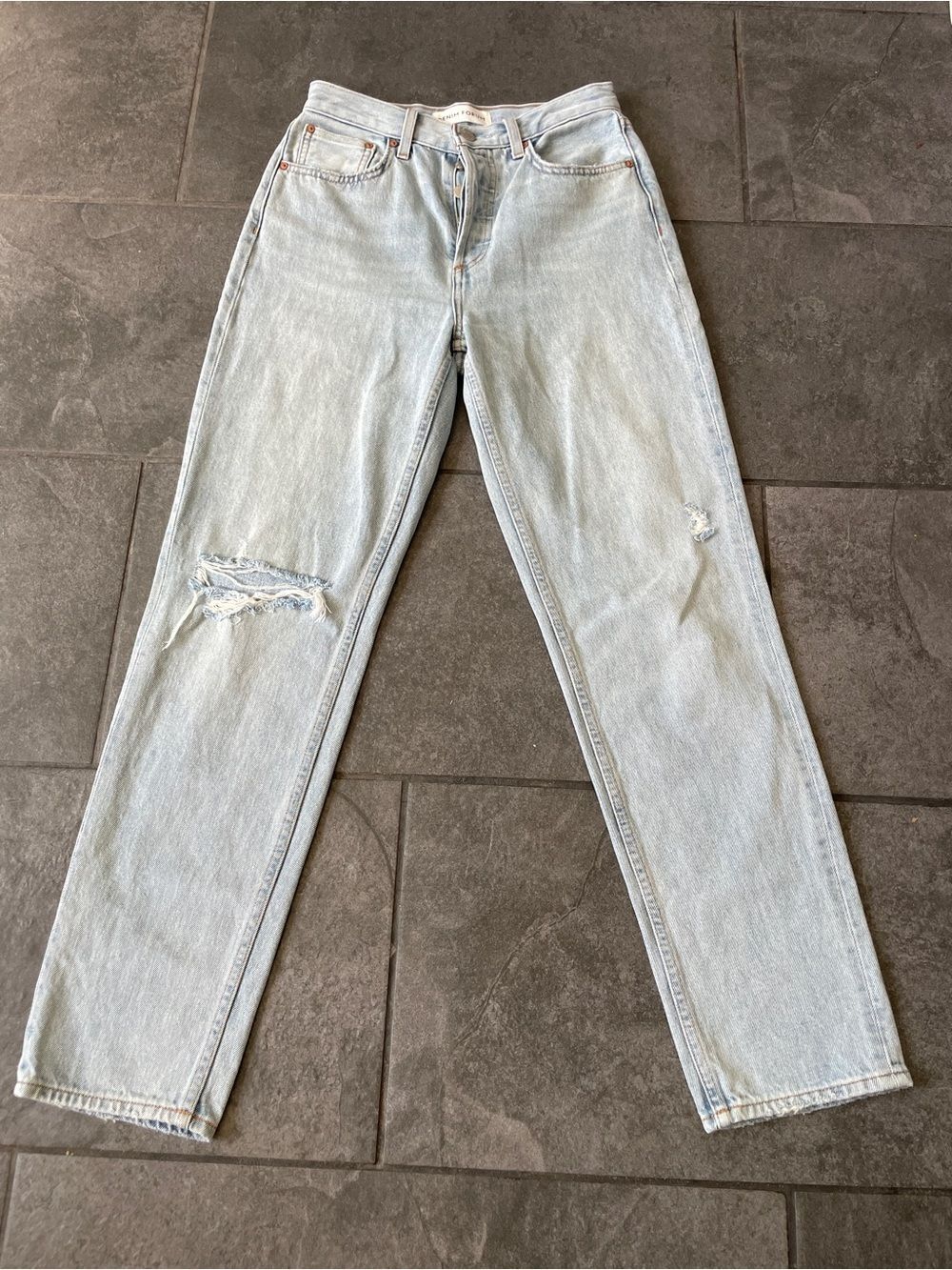 Denim Forum The ’90s Boyfriend High Loose Distressed Jeans Light Wash 25